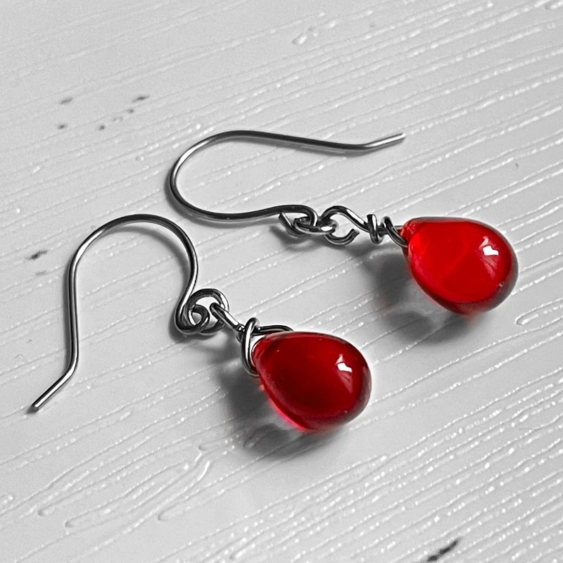 Happy New Earrings Glass, Czech Glass, Teardrop Red, Hypoallergenic Metal,
