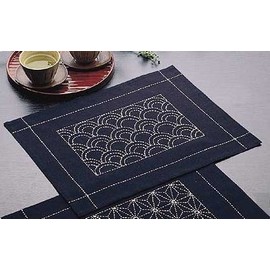 オリムパス製絲 (Olympus Thred) 刺しゅうキット 『刺し子キット ランチョンマット「青海波」』 紺 縦33×横43cm 165