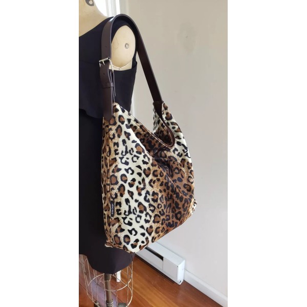 Hobo FAUX FUR HOBO TOTE BAG, BUCKET TOTE, CLOTH SHOULDER