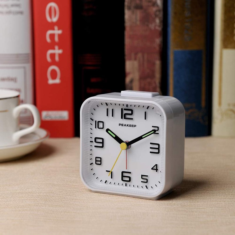 PEAKEEP 3D Numbers No Tick-Tock Analog Alarm Clock with Classic