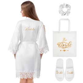 BBTO 4er Set Braut Präsent Brautparty Geschenke Weißer Satin Bride Morgenmantel mit Goldener Spitze Bride Tasche Hausschuhe Weiße Haargummi Braut Geschenk Set für Hochzeit Antrag Spa JGA(L)