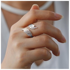 Dishowme Angel Wings Ring Guardian Hug Wings Knuckle Ring Vintage Feather Finger Joint Band Adjustable Jewelry for Women Men (Silver)