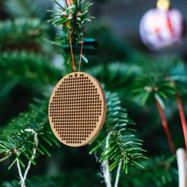 5Pcs Wooden Round Shapes Cross Stitch Chips Blanks Hanging Pendant Plaque Tags Hole Wood Paved Plate DIY Jewelry Making Decor for Embroidery Christmas Ornaments