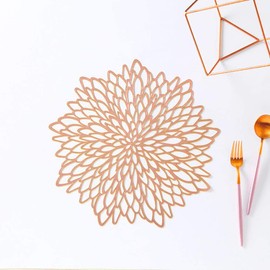 4PCS Rose Gold Round Flower Placemat, Pressed Vinyl Placemats, Round Hollow Insulation Placemats and Coaster, for Heat Insulation of Dinner Plates, Table Decoration(Rose Gold)