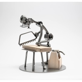STEEMO Original Screw Man Figure: Carpenter's Carpenter's with Handsaw, Tool Box & Hammer - Craftsman Gift Metal Decoration, Crafts, Steel, Grey, 12 x 12 x 14 cm - Gift Idea DIY