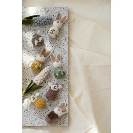 Gry & Sif Easter Wreath, Decorative Wreath for Hanging, Felt Wreath, Easter Decoration, Handmade, Fair Trade, Spring Decoration, Natural Decoration (Sheep Grey, 5.5 cm x 3 cm)