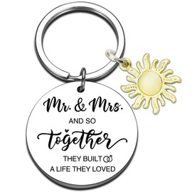 QUIHUD Wedding Gifts For Couples 2025 Couple Keychain Mr And Mrs Gifts Wedding Gifts For Bride Engagement Gifts For Couple Wedding Shower Gifts Christmas Valentine's Day Gift