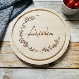 Schneidebrett mit Gravur | personalisiertes Brotbrett | Holzbrett mit Namensgravur | Geschenk zur Hochzeit | individuelles Küchenbrett