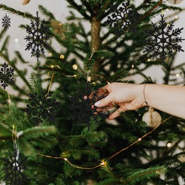 Eokeanon 36 PCS Black Plastic Christmas Glitter Snowflake Ornaments Christmas Tree Decorations, 4 Inch Plastic Snowflake Ornaments for Winter Wonderland Christmas Party Decorations