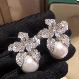 Full of Diamond Lily Earrings Temperament Flower Pearl Earrings Pearl Flower Studs Earrings for Women, 925 Sterling Silver Exaggerated Statement Earrings Jewelry for Party Prom