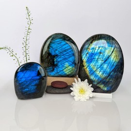 Eusice - Large natural stone, free form to set up, 100% handmade in our workshop, ethically high quality stone for lithotherapy, wellness, meditation. (500g-800g, labradorite)