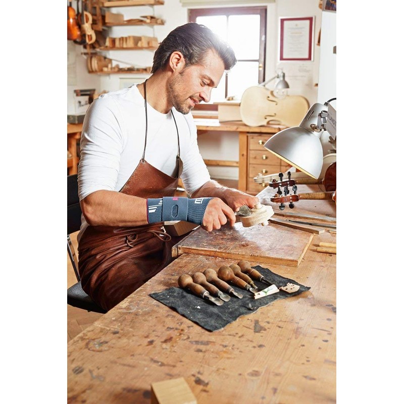 Medi Manumed Active Knit Wrist Support Right (Sand) Small