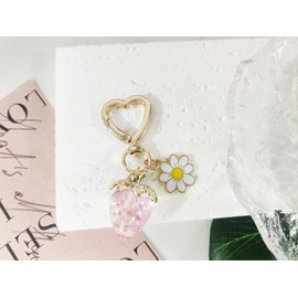 AYYSHULAN Cute Strawberry Keychain Aesthetic Flower Daisy Bag Charms Kawaii Heart Keyring Accessories Decor Purse Gifts,Pink Strawberry(White Flowers)