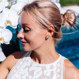 KISSPAT Bow Earrings for Women, Gold Silver Fashionable Bow Stud Earrings, Hypoallergenic, Lightweight Bows, Jewellery for Women, Silver, No Gemstone