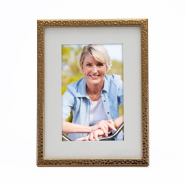 MIMOSA MOMENTS Brass Hammered Metal Picture 6x8" Frame Displays 4x6 Inch Photo with Mat or 6x8 Inch Without Mat, Tabelop Photo Frame Displays Horizontal or Vertical Photo, Ideal Gift to Family and