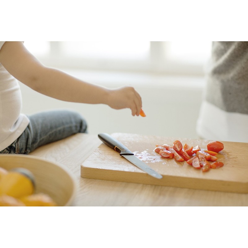 Fiskars Tomatenmesser, Modernes Design, Gezahnte Klinge, Gesamtlänge: 25 cm, Qualitätsstahl/Kunststoff,