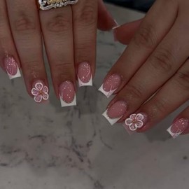 Uñas postizas cortas cuadradas de acrílico blanco con diseños florales, franceses y dorados. 24 unidades.
