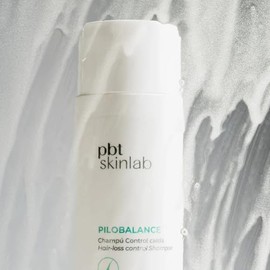 Pilobalance Champú Anticaída - Tratamiento Capilar de Uso Diario para Hombre y Mujer - Champú Fortalecedor con Óxido de Diaminopirimidina, Biotina y Vitamina B6 para Cabello Debilitado y Fino - 300 ml