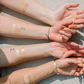 Tinta con Color con Protección Solar SPF +50 | Refine Skin Tint 10.5:10.5 Base de Maquillaje Cobertura Ligera a Media | Primer con Ácido Hialurónico y Niacinamida | EVIE