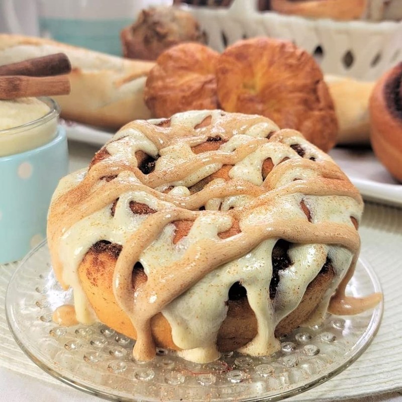 Gourmet Round Pan of 7 Mini Cinnamon Rolls (Cinnamon Cream)