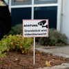 geschenke-fabrik.de Video Surveillance Sign "Achtung - Grundstück wird videoüberwacht" Aluminium
