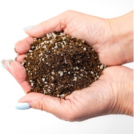 Premium Organic Potting Soil for Chilli and Bell Peppers by Gardenera - (2 Quart Bag)