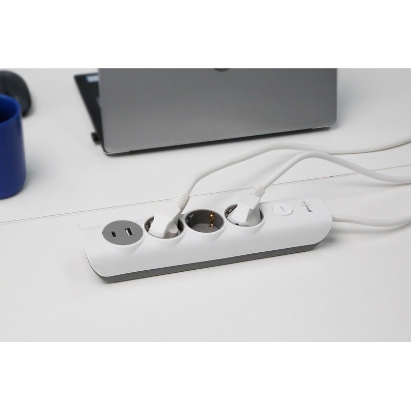 revolt Wall Power Strip: 3-Way Power Strip with USB-A and