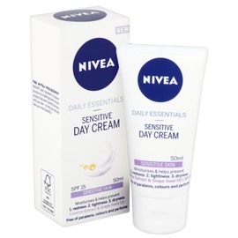 Daily Essentials Sensitive Day Cream SPF 15