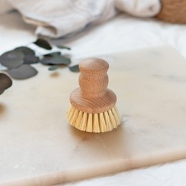 Chinchilla® Cup Brush Made of Beech Wood & Natural Fibre Bristles | Washing Up Brush Made in Germany | Easy Cleaning of Dishes, Pots, Pans & Vegetables | Scratch-Free, Heat-Resistant, Durable & Vegan