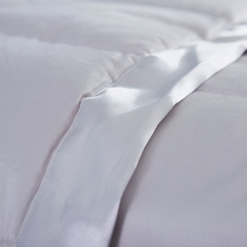 puredown Soft Lightweight Down Blanket with Satin Trim for Bed