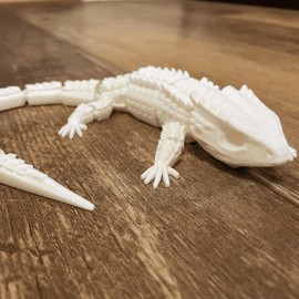 RJW Design Store Large Reptile Fidget - Articulated Lizard, Anxiety Stress Relief, ADHD & Autism Friendly Bearded Dragon Fidget Pet (White)