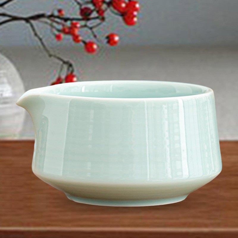 Leefasy Ceramic Matcha Tea Bowl with Spout, Chawan, 560ml, Light
