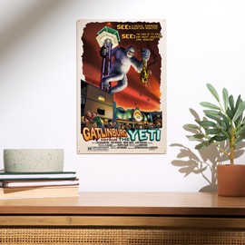 Lantern Press 10x15 Inch Wood Sign, Ready to Hang Wall Decor, Gatlinburg, Tennessee, Gatlinburg Versus The Yeti