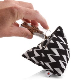 CanadianCat Company Cuddly Cushion Pyramid XL Zig-Zag with Valerian for Cats