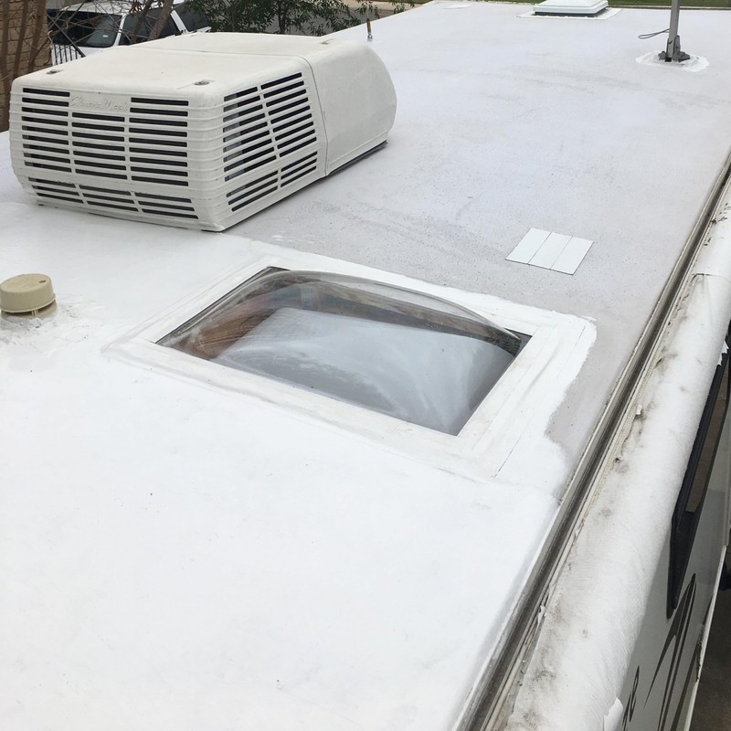 ICON RV Skylight - SL1422S - Smoke, Fits 14"x22" openings,