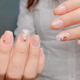 24Pcs Christmas Press on Nails Short Square Cute False Nails with Snowflake Xmas Tree Designs Full Cover Christmas Fake Nails Acrylic Glue on Nails for Winter Holiday Nail Art Accessories