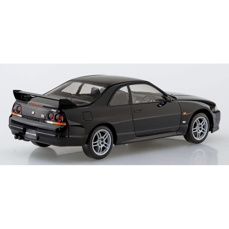 Aoshima Bunka Kyozai 1/32 The Snap Kit Series Nissan R33