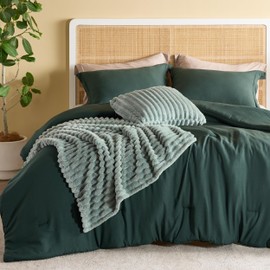 Bedsure Comforter Queen Size 5 Pieces - Queen Size Comforter Set with Fleece Throw Blanket and Decorative Pillow, Lightweiget Bedding Comforter Sets, All Season Bedding Sets, Emerald Green