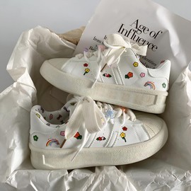 ACARITOUCH Star and Graffiti Platform Shoes Fashion Chunky Sneakers for Women Trendy Casual Aesthetic Skateboard Shoes (White,5.5)