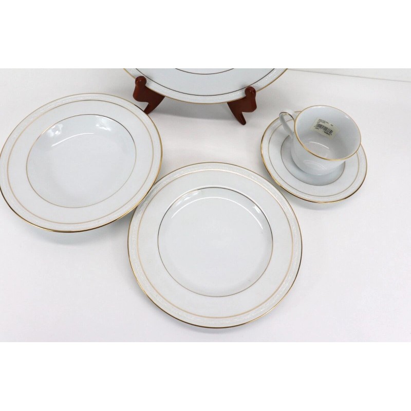 Noritake Vintage Noritake White Scapes 5 Piece Place Settings #4061
