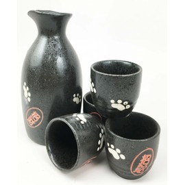 Japanese Maneki Neko Lucky Charm Cat Glazed Ceramic Black Sake Set Flask With Four Cups Great Asian Living Home Decor and Gift For Housewarming Special Friendship Eastern Decorative Party Set