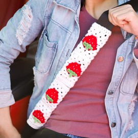 HZYZW Universal Automotive Seat Belt Cover Pad, Cute Strawberry Car Accessories for Women, Shoulder Pads Cushions, Granny Square Yarn Crochet Accessories 2 PCS (White-red Strawberry)