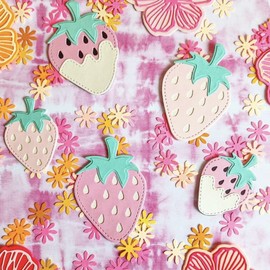KSCRAFT Lindas plantillas de corte de metal de fresa con revestimiento de azúcar para álbumes de recortes, álbumes de fotos, tarjetas de papel decorativas