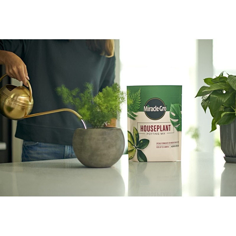 Miracle-Gro Houseplant Potting Mix - Fertilized Soil, Designed to be