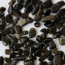 IMALY Gold Obsidian Tumbled Chips Stone Polished Crushed Healing Crystal Quartz Pieces Irregular Shaped Stones for Home Decorative Stones Vases Plants Succulents 0.5lb