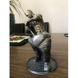 Inspiring Selfmade Man Sculpture: 16 cm of Handcrafted Artistic Motivation
