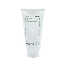 Innisfree Olive Vitamin E Real Cleansing Foam 150g / 이니스프리 올리브 비타민 E 리얼 클렌징 폼 150g