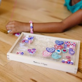 Melissa & Doug Created by Me! Set de Cuentas de Corazones para Hacer Joyería, Juguete de Madera, Cuentas y Abalorios, Artes y Manualidades para Niños (Más de 120 Cuentas, 5 Cordones)
