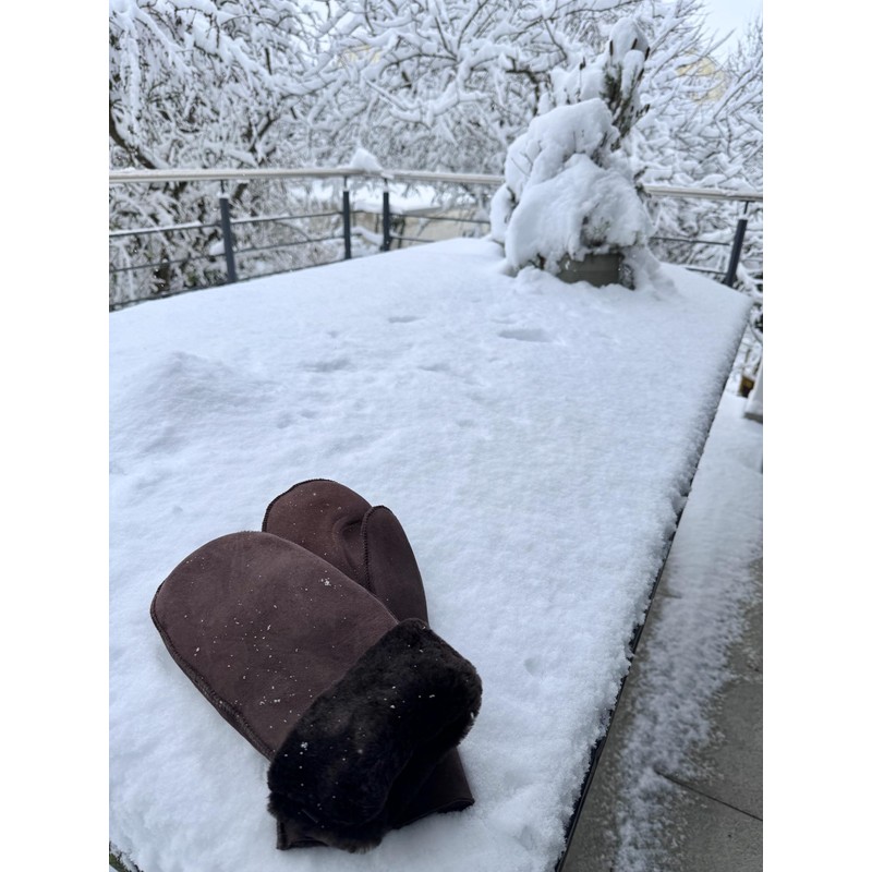 Lekra Lambskin mittens, cuddly warm made from real cultured lambskin.