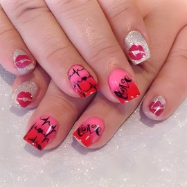 24 Pcs Valentines Press on Nails Short Square Red Lips Fake Nails with Glitter Designs Pink Red Gradient False Nails Love Artificial Nails Glue on Nails Valentine's Day Acrylic Nails for Women Girl